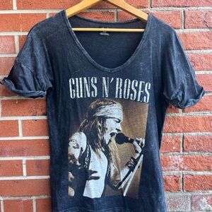 Guns N' Roses Graphic V-neck T-Shirt